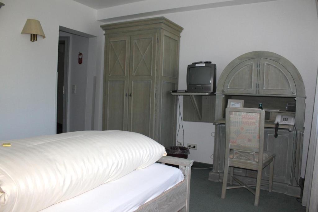 Hotel Schloss Neuburg Mosbach  Zimmer foto