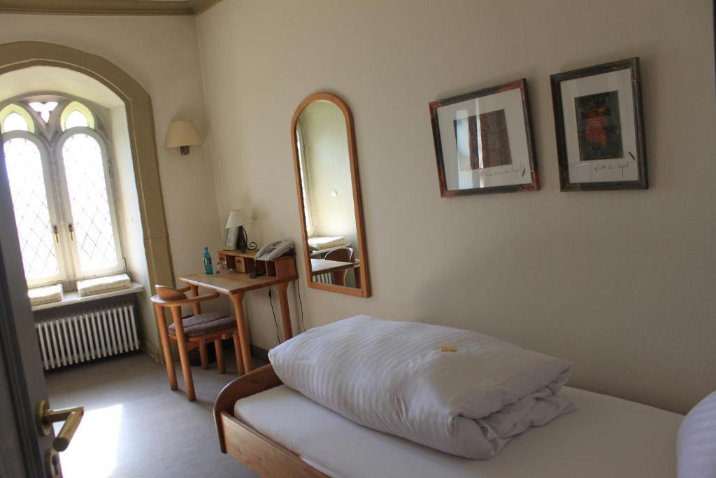 Hotel Schloss Neuburg Mosbach  Zimmer foto